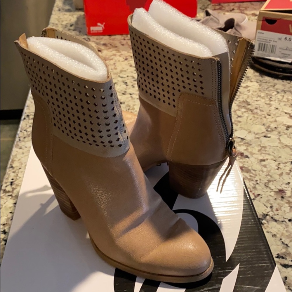 Nine West. Ankle boot. Size 6